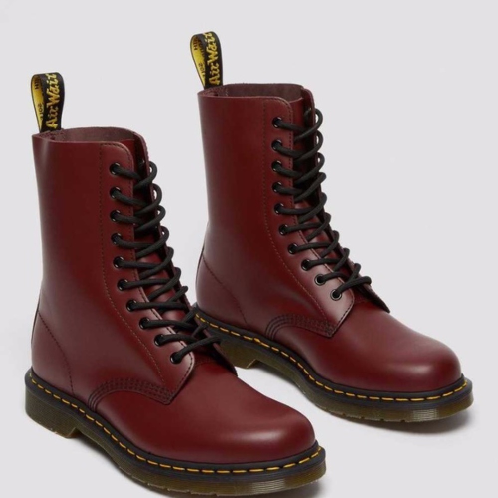 Dr. Martens 1490 Smooth Leather 10 Eye Boots Sz 9